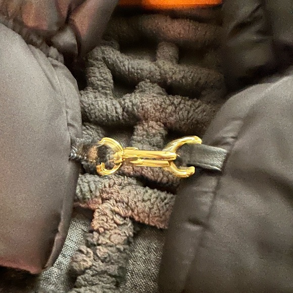 Louis Vuitton Pillow Gloves - Picture 3 of 5